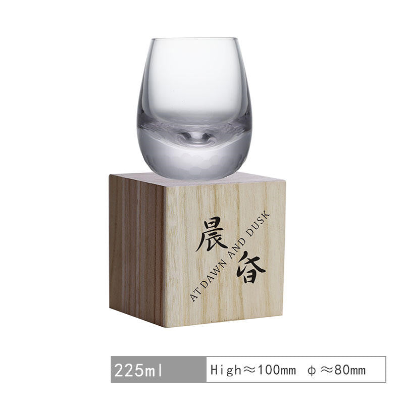 Chuyun Hand-Carved Crystal Wine and Whiskey Glass