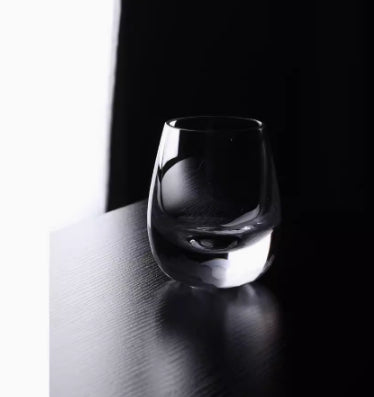 Chuyun Hand-Carved Crystal Wine and Whiskey Glass